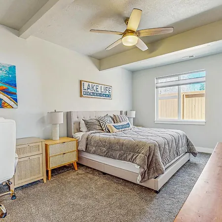 Lakefront Retreat